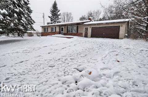 front view for 19400 Hickory Ridge Rd, Fenton, Mi. 48430