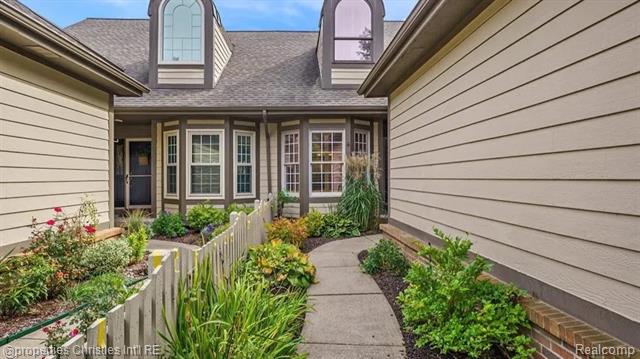 front view for 6576 Steeple Rdg, Clarkston, Mi. 48346