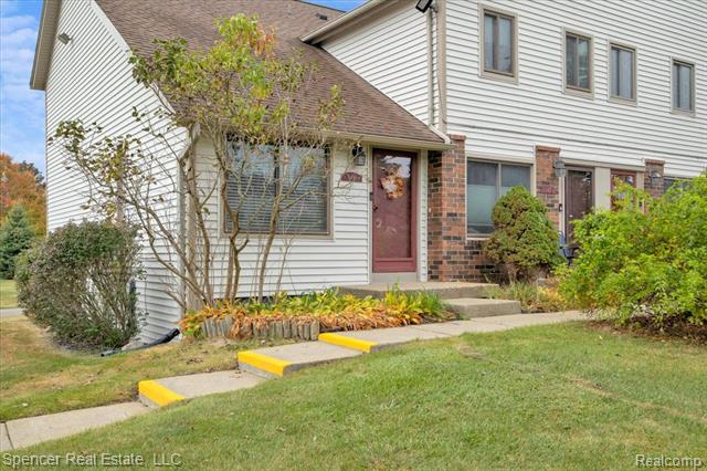 Builiding view four for 7210 Blue Water, Clarkston, MI. 48348