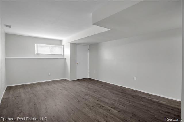 Builiding view thirty three for 7210 Blue Water, Clarkston, MI. 48348