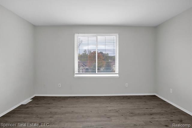 Builiding view thirty for 7210 Blue Water, Clarkston, MI. 48348