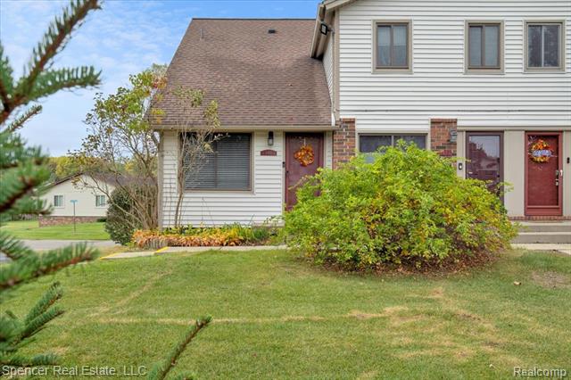 Builiding view three for 7210 Blue Water, Clarkston, MI. 48348