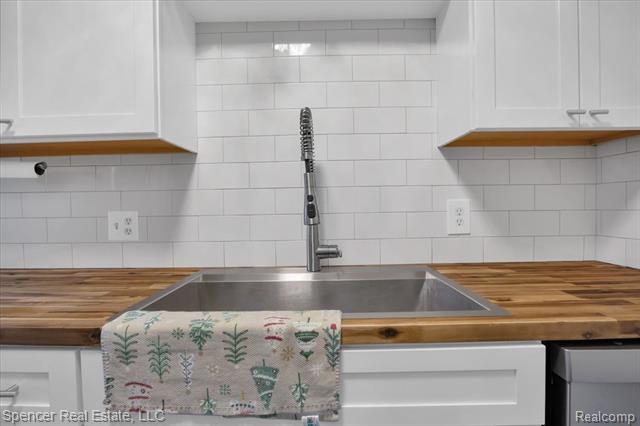 Builiding view twenty four for 7210 Blue Water, Clarkston, MI. 48348