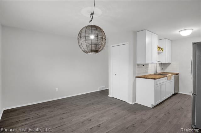 Builiding view twenty one for 7210 Blue Water, Clarkston, MI. 48348