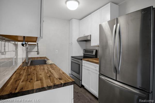 Builiding view twenty three for 7210 Blue Water, Clarkston, MI. 48348