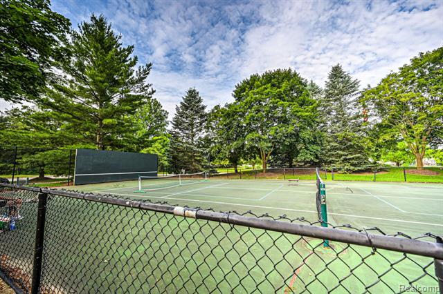 Builiding view sixty one for 2673 Brentwood, Lake Orion, MI. 48360