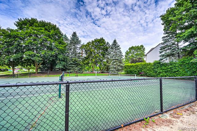 Builiding view sixty two for 2673 Brentwood, Lake Orion, MI. 48360