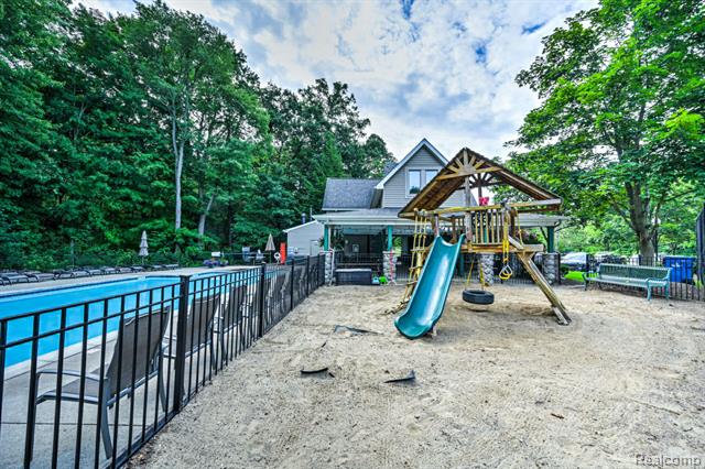 Builiding view sixty for 2673 Brentwood, Lake Orion, MI. 48360