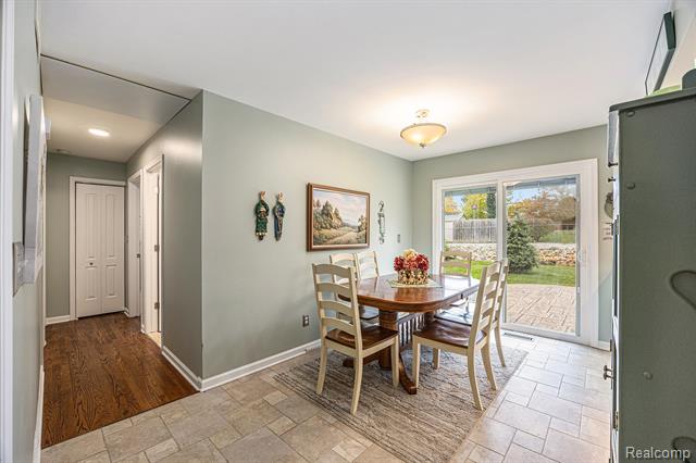 Builiding view eight for 2705 Semloh, Lake Orion, MI. 48360