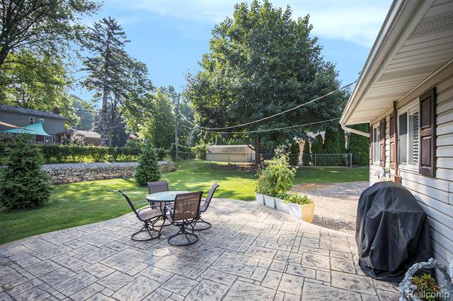 Builiding view eighteen for 2705 Semloh, Lake Orion, MI. 48360