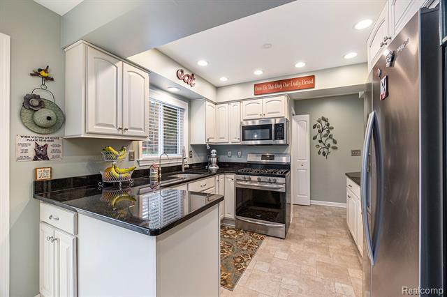 Builiding view four for 2705 Semloh, Lake Orion, MI. 48360