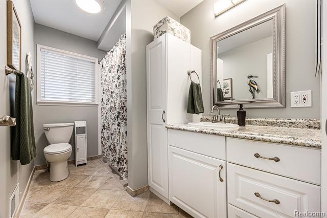 Builiding view fourteen for 2705 Semloh, Lake Orion, MI. 48360