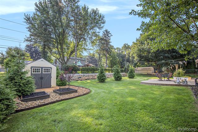 Builiding view nineteen for 2705 Semloh, Lake Orion, MI. 48360