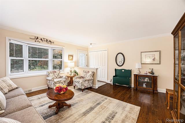 Builiding view one for 2705 Semloh, Lake Orion, MI. 48360