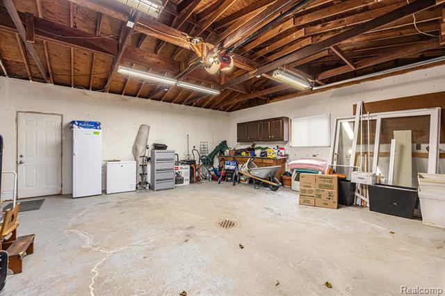 Builiding view sixteen for 2705 Semloh, Lake Orion, MI. 48360