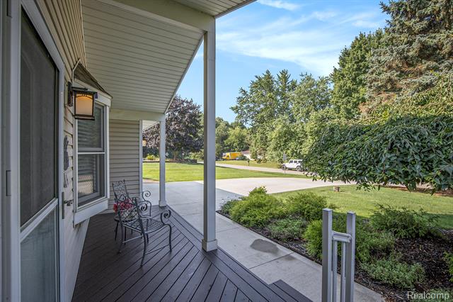 Builiding view twenty one for 2705 Semloh, Lake Orion, MI. 48360