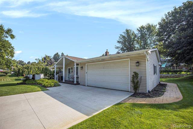 Builiding view twenty two for 2705 Semloh, Lake Orion, MI. 48360