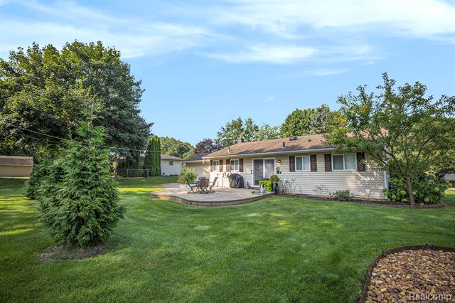 Builiding view twenty for 2705 Semloh, Lake Orion, MI. 48360