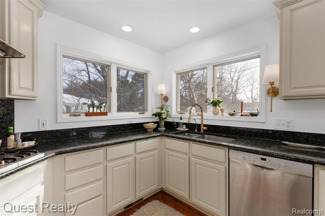 Builiding view seventeen for 9007 Stonehause, Clarkston, MI. 48348