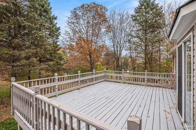 Builiding view twenty five for 9610 Forest Ridge, Clarkston, MI. 48348