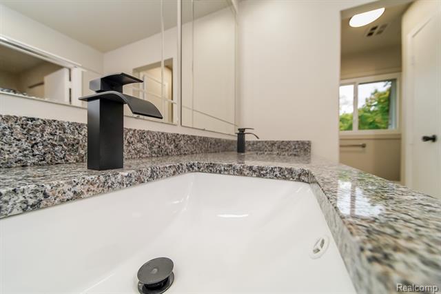 Builiding view fifty one for 6578 Greene Haven, Clarkston, MI. 48348