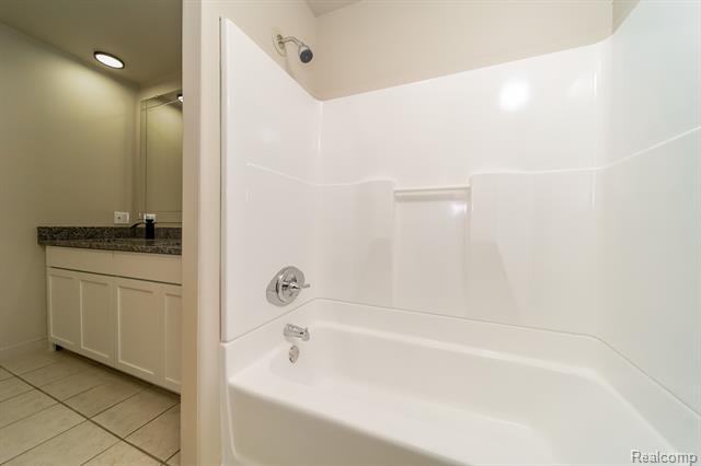 Builiding view fifty three for 6578 Greene Haven, Clarkston, MI. 48348