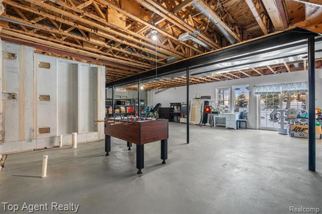 Builiding view forty for 668 Berridge, Lake Orion, MI. 48360