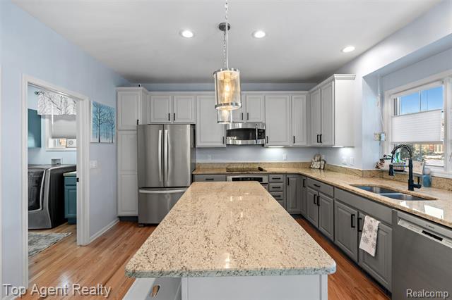 Builiding view thirteen for 668 Berridge, Lake Orion, MI. 48360