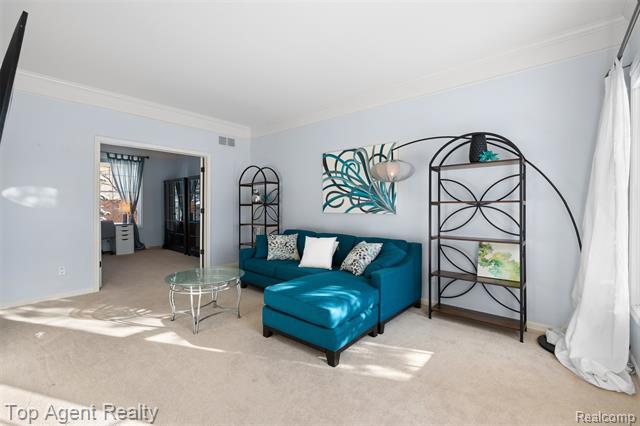 Builiding view twenty for 668 Berridge, Lake Orion, MI. 48360