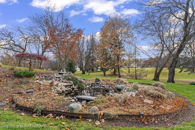 Builiding view forty four for 6571 Deer Ridge, Clarkston, MI. 48348