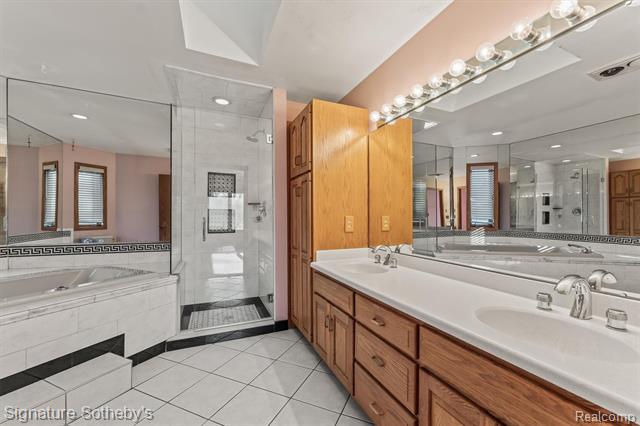 Builiding view fourteen for 6571 Deer Ridge, Clarkston, MI. 48348