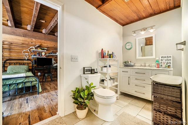 Builiding view fifteen for 1366 S Baldwin, Lake Orion, MI. 48360