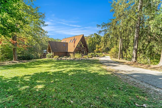 Builiding view four for 1366 S Baldwin, Lake Orion, MI. 48360