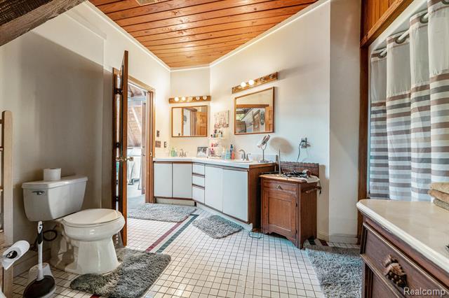 Builiding view nineteen for 1366 S Baldwin, Lake Orion, MI. 48360