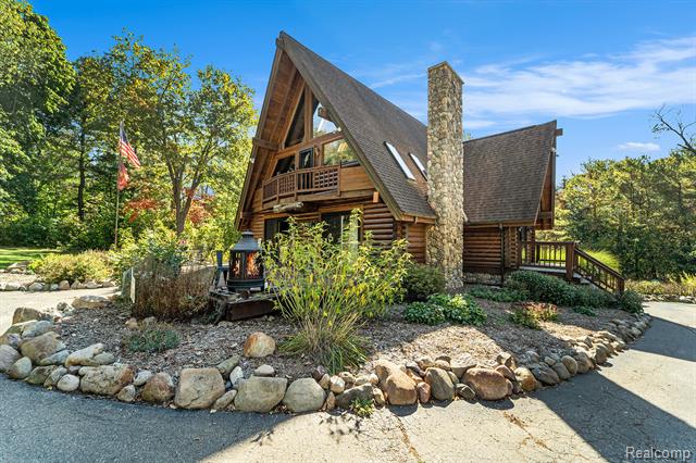 Builiding view one for 1366 S Baldwin, Lake Orion, MI. 48360