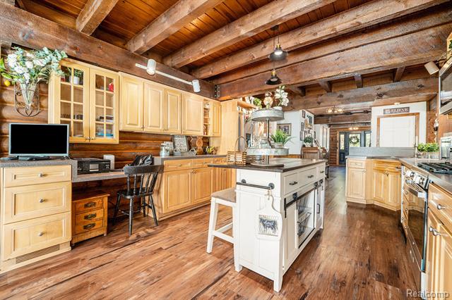 Builiding view ten for 1366 S Baldwin, Lake Orion, MI. 48360