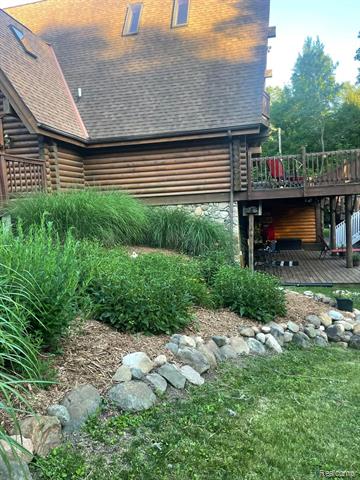 Builiding view thirty three for 1366 S Baldwin, Lake Orion, MI. 48360