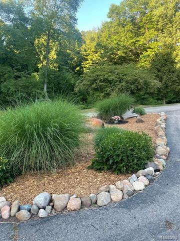 Builiding view thirty two for 1366 S Baldwin, Lake Orion, MI. 48360