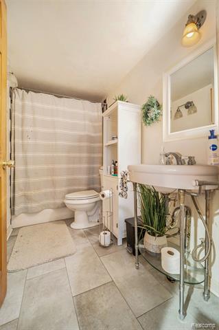 Builiding view twenty four for 1366 S Baldwin, Lake Orion, MI. 48360