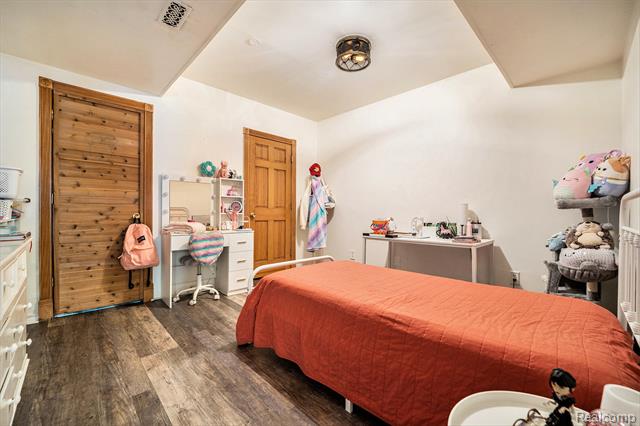 Builiding view twenty three for 1366 S Baldwin, Lake Orion, MI. 48360