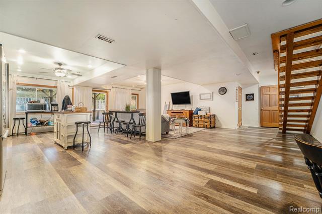 Builiding view twenty for 1366 S Baldwin, Lake Orion, MI. 48360