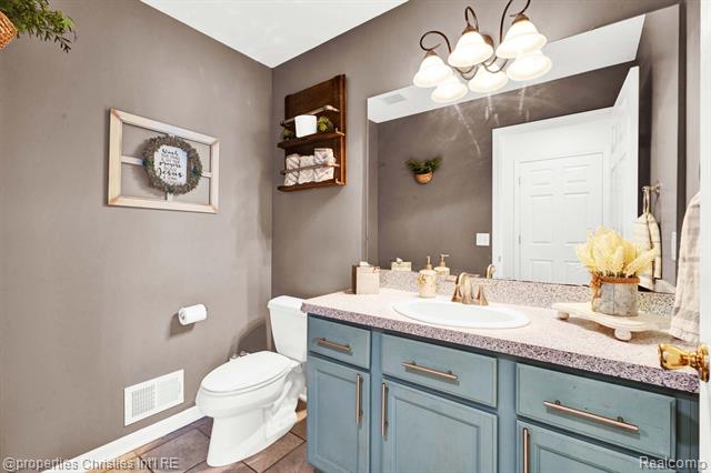 Builiding view fifteen for 8410 S Shore, Clarkston, MI. 48348