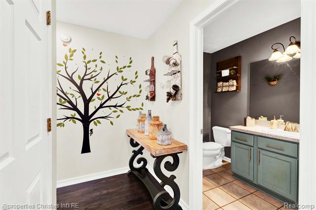 Builiding view fourteen for 8410 S Shore, Clarkston, MI. 48348