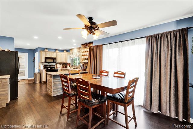 Builiding view nine for 8410 S Shore, Clarkston, MI. 48348