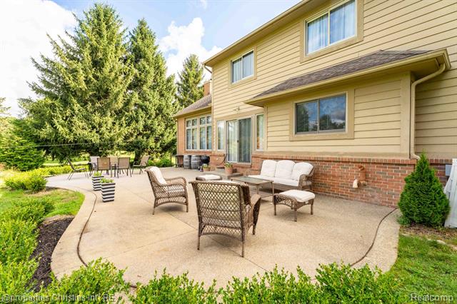 Builiding view thirty one for 8410 S Shore, Clarkston, MI. 48348