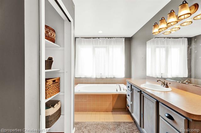 Builiding view twenty four for 8410 S Shore, Clarkston, MI. 48348