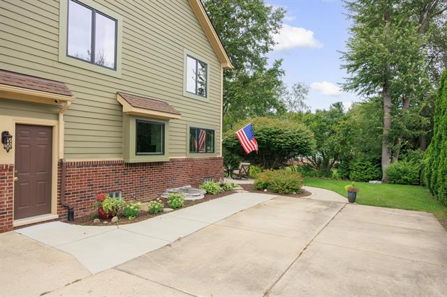 Builiding view forty for 1120 American Elm, Lake Orion, MI. 48360