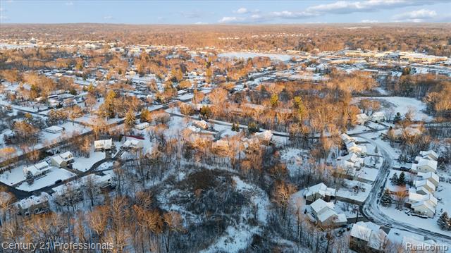 Builiding view fifty eight for 1062 Key West, Lake Orion, MI. 48360