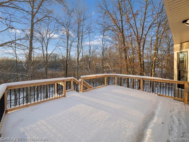 Builiding view forty seven for 1062 Key West, Lake Orion, MI. 48360