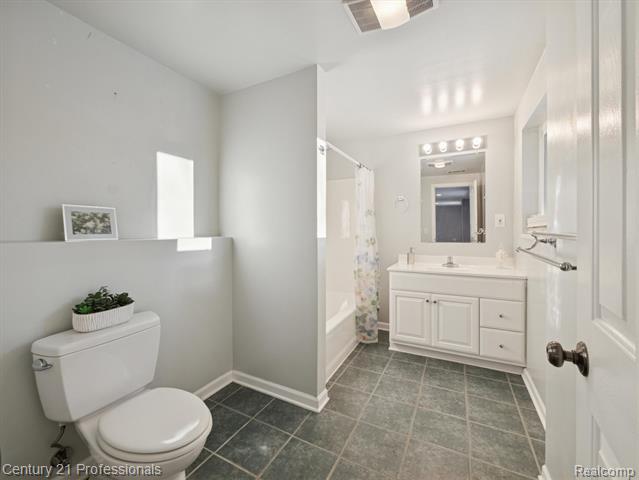 Builiding view forty two for 1062 Key West, Lake Orion, MI. 48360